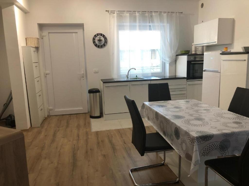 Apartmaji Meduza 2 Izola Esterno foto